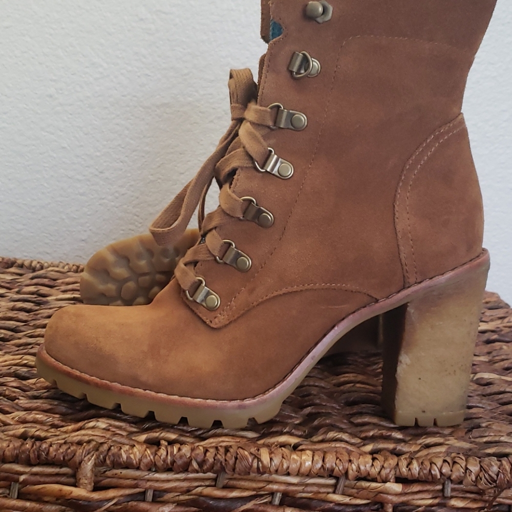 UGG Utility Boots - Picture 4 of 4